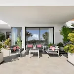 Stunning 3br With Panomaric Views *