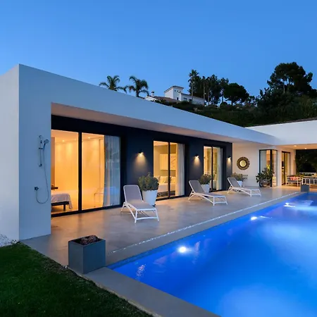 Villa Hidden Sanctuary - 3 Bedroom Villa With Panoramic Views